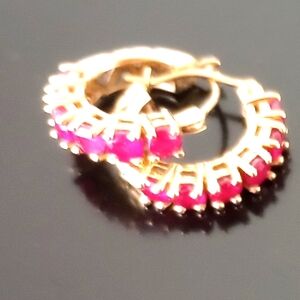 14 KT SOLID GOLD HOOP EARRINGS 1.5 CM ROUND, 3 MM WDE, ADORNED WITH 12 RUBIES